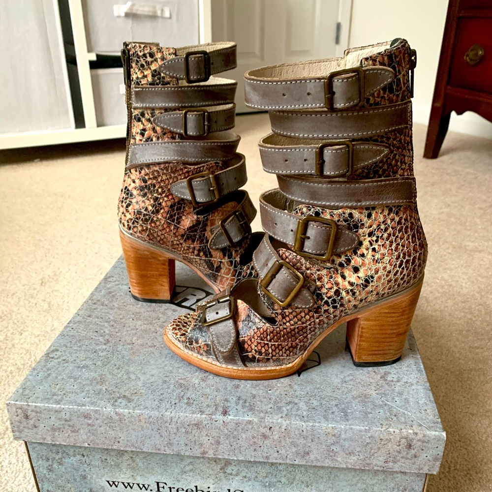FREEBIRD BY STEVEN bootie/wedge NEW🤯